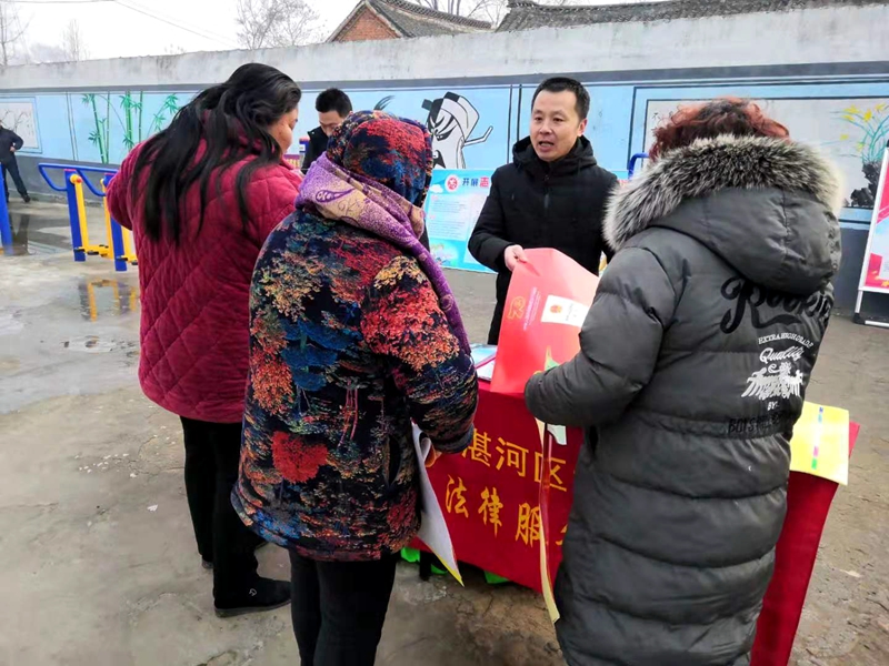 区司法局开展法律进乡村活动1.jpg