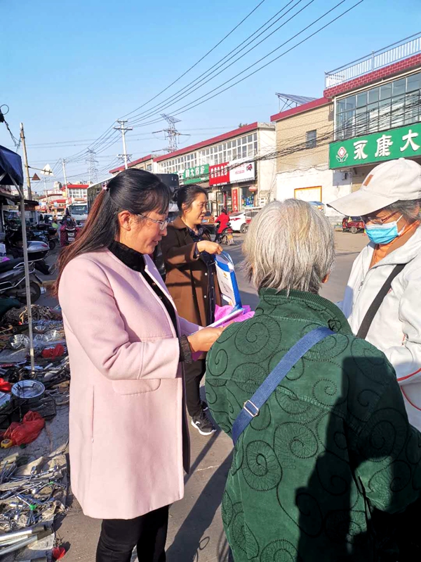 河滨街道开展城乡居民“两险”政策宣传活动1.jpg