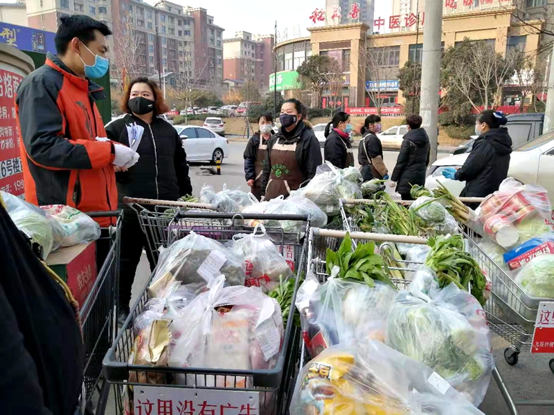 北渡街道：疫情无情人有情 爱心蔬菜送上门1.jpg