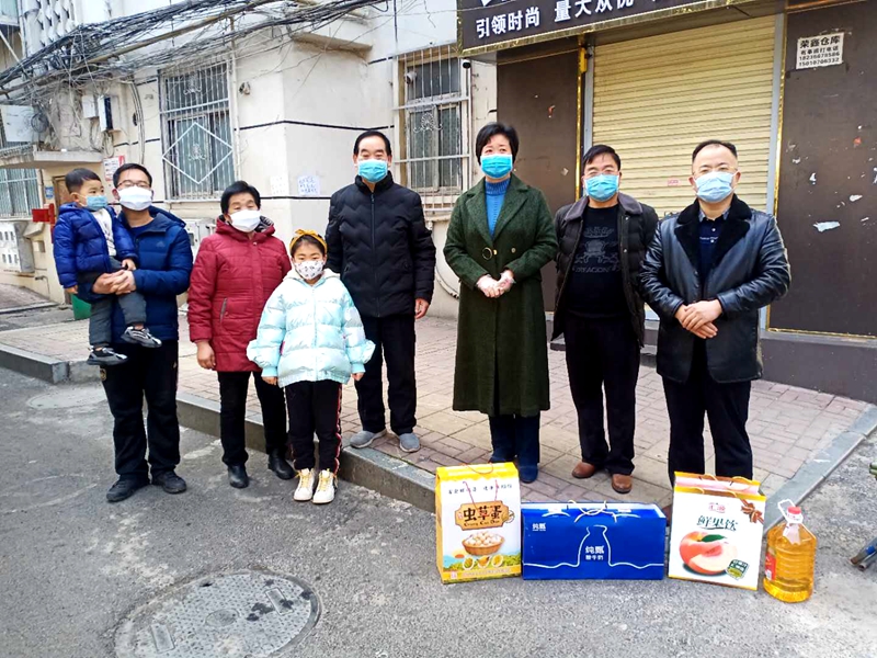 区退役军人事务局对赴武汉支援军人家属进行走访慰问.jpg