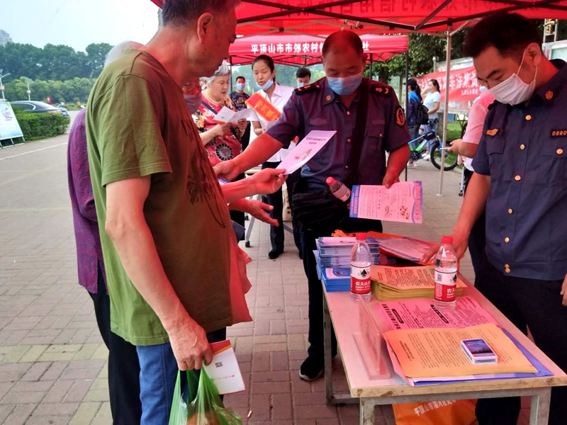 区交通运输局组织参加防范非法集资集中宣传日活动1.jpg