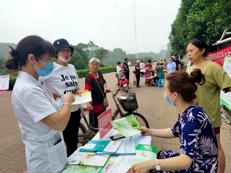 区医保局举办医保政策集中宣传活动2.jpg