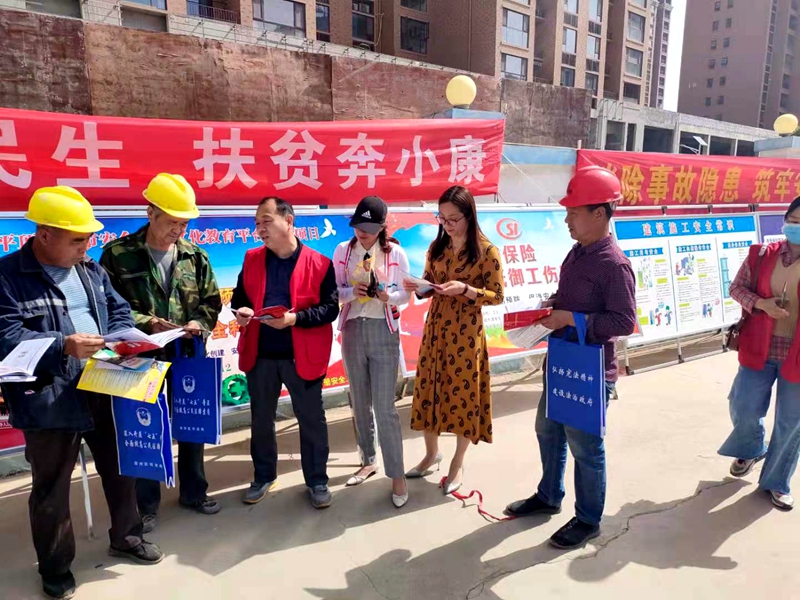 湛河区人社局组织开展工伤预防知识宣传活动1.jpg