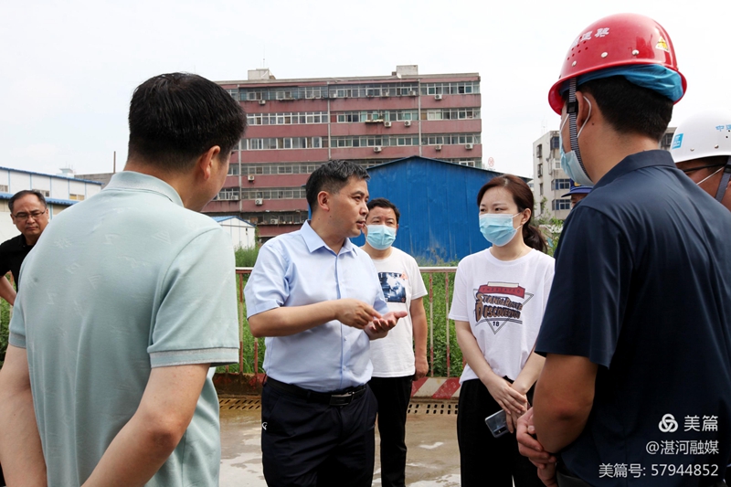 湛河区委书记柳波调研安全生产和疫苗接种工作