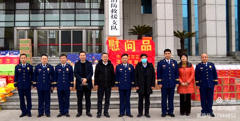 区委书记柳波和区委副书记 区长陈斌分组开展春节前走访慰问5.png