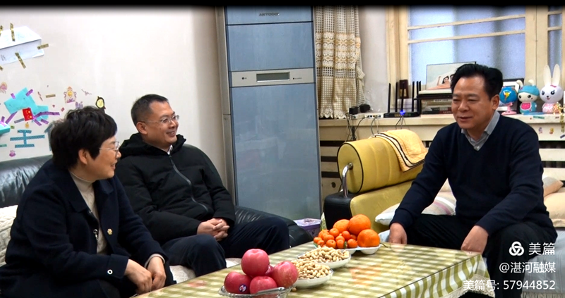 区委书记柳波和区委副书记 区长陈斌分组开展春节前走访慰问7.png