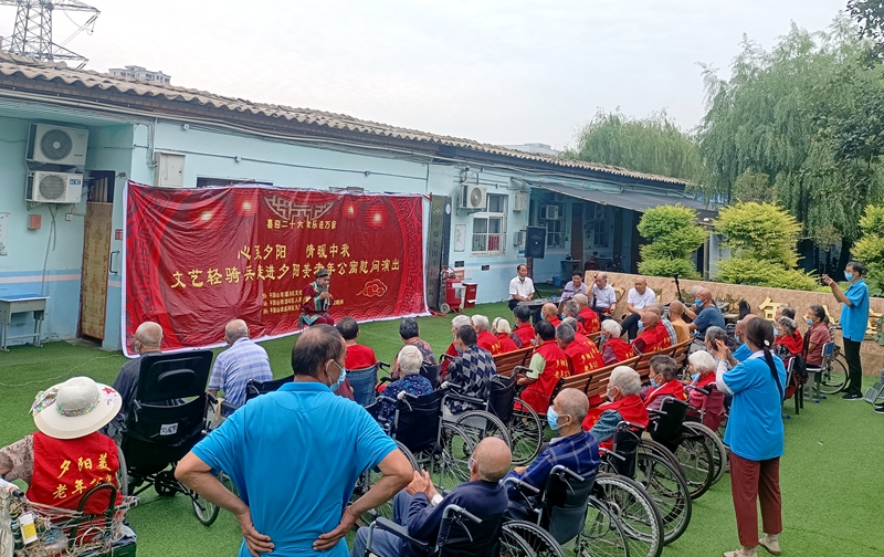 文艺轻骑兵走进老年公寓慰问演出 (2).jpg