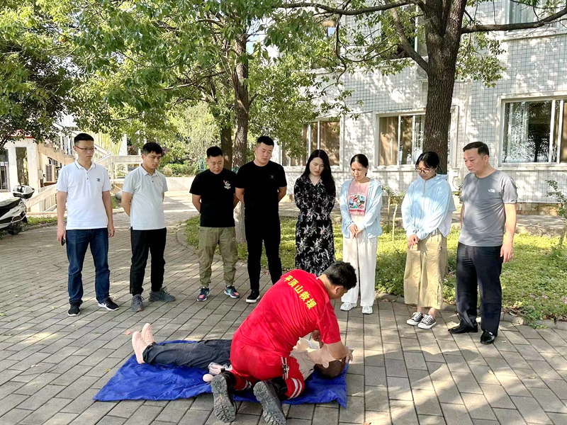 6.10湛河区白龟湖事务综合服务中心开展应急救援知识培训2.jpg