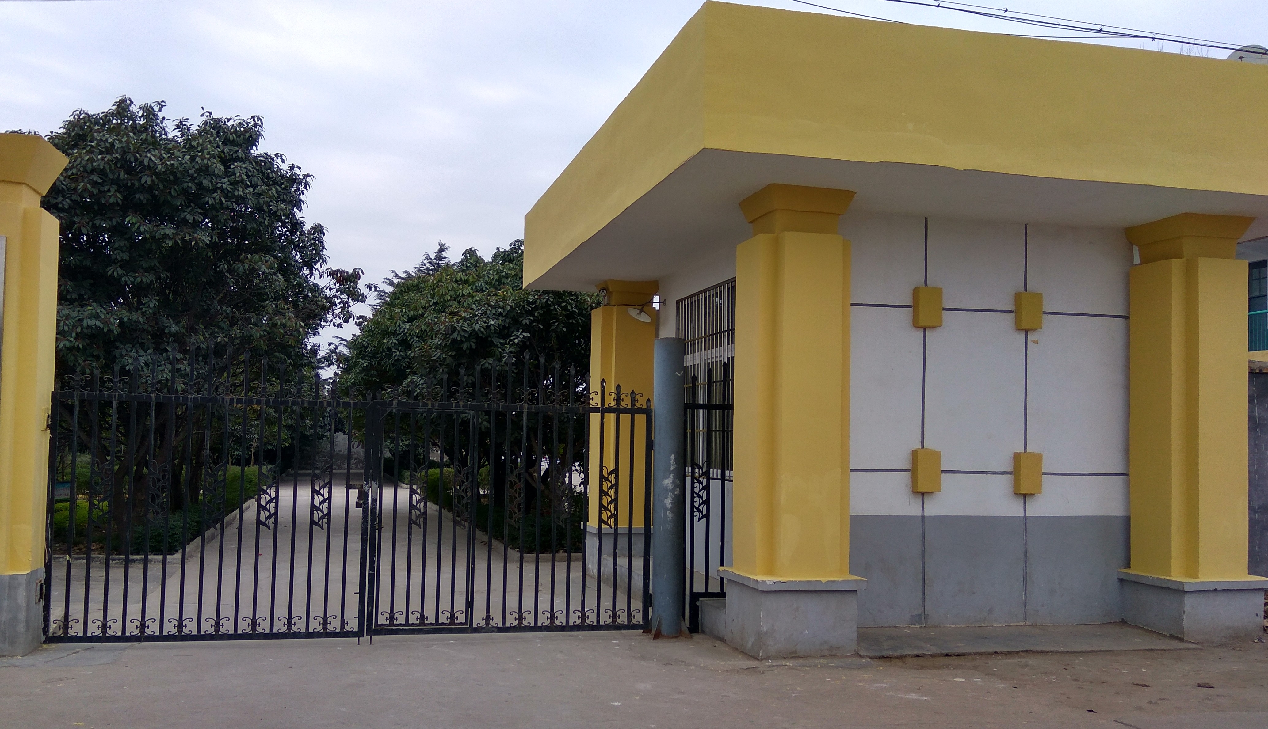 学校照片.jpg